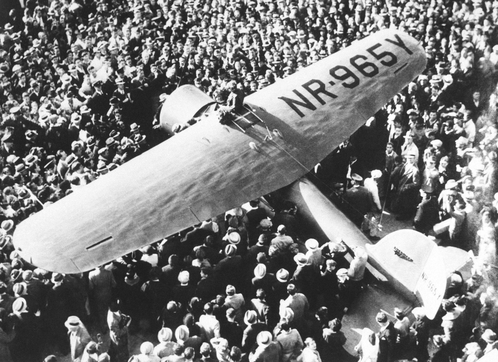 1935: Amelia Earhart